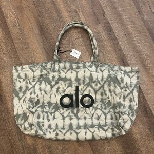 NWT ALO Yoga Patterned Tote in Gray and Cream